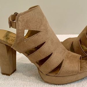 Naturalizer peep toe summer booties, size 8.5.